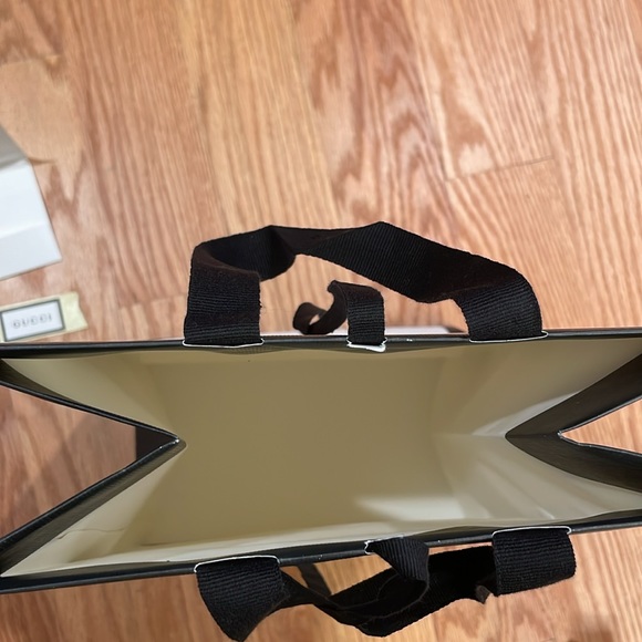 Gucci note card/gift bags/stickers - Picture 5 of 5